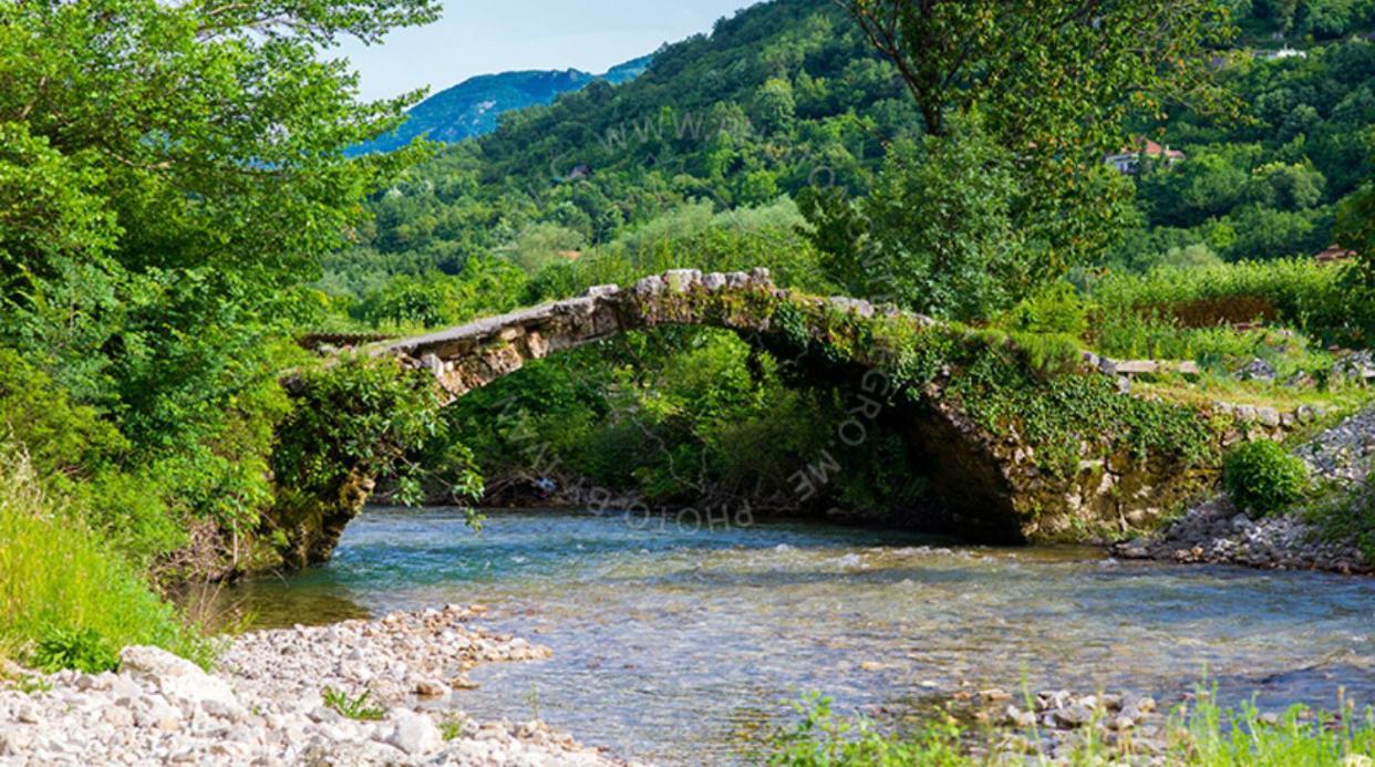 Riverside Appartement Virpazar Buitenkant foto